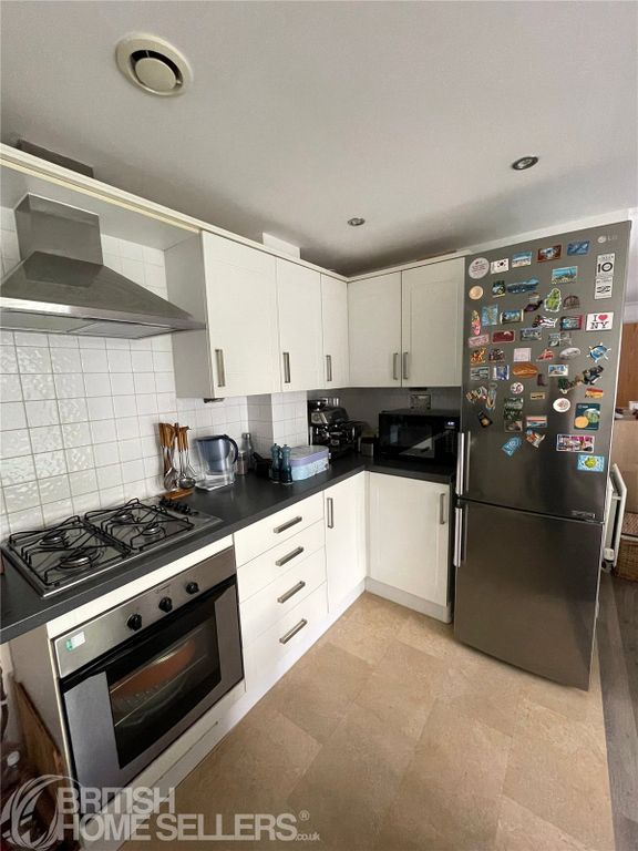 Property photo 2 of 26 Picture No. 32