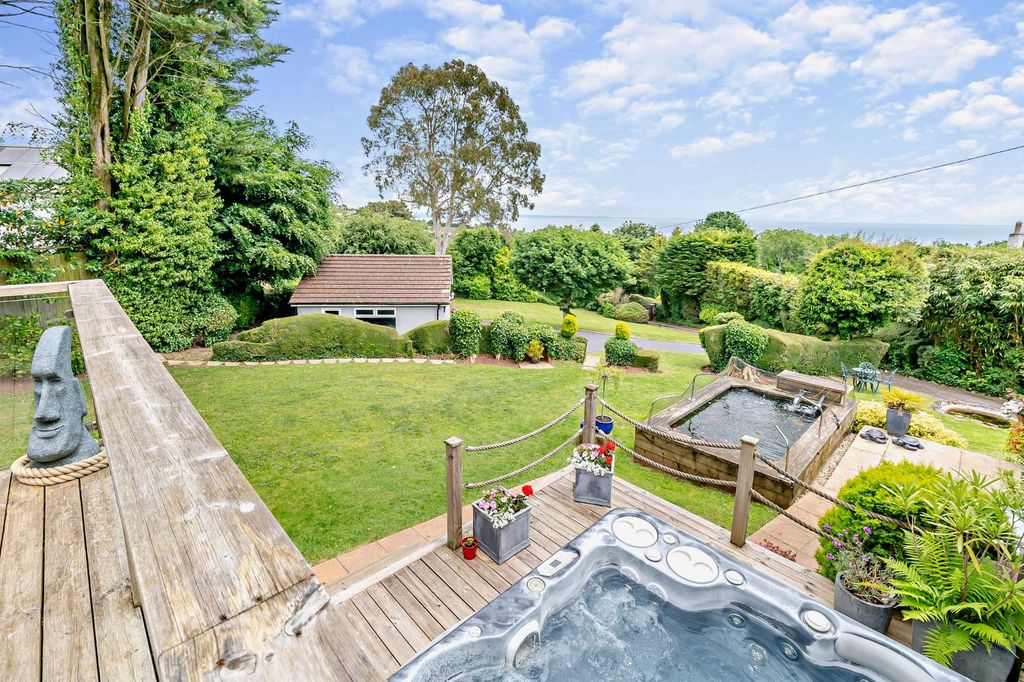 Property photo 3 of 18 Hot Tub Aspect