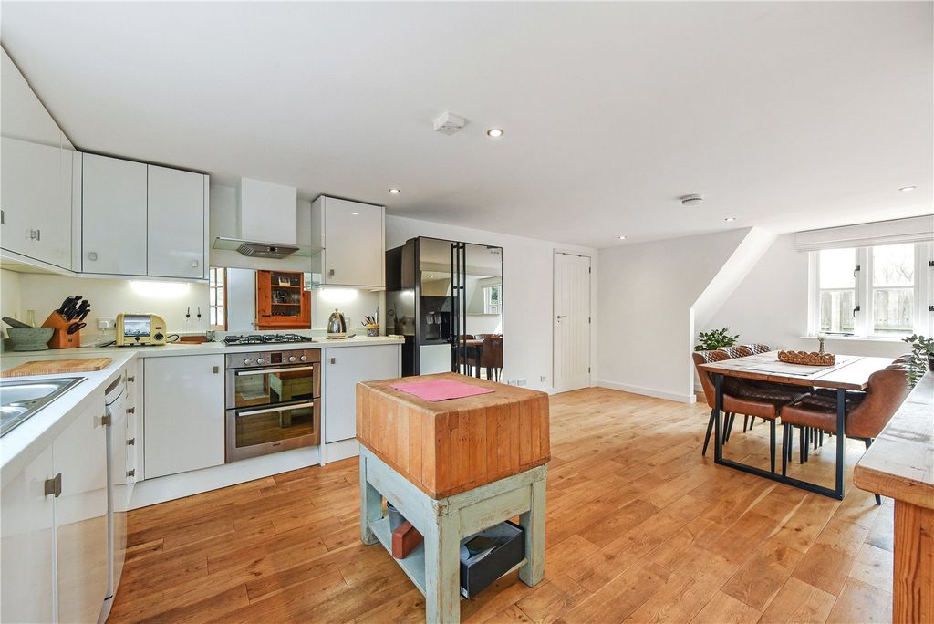 Property photo 2 of 27 Kitchen/Dining