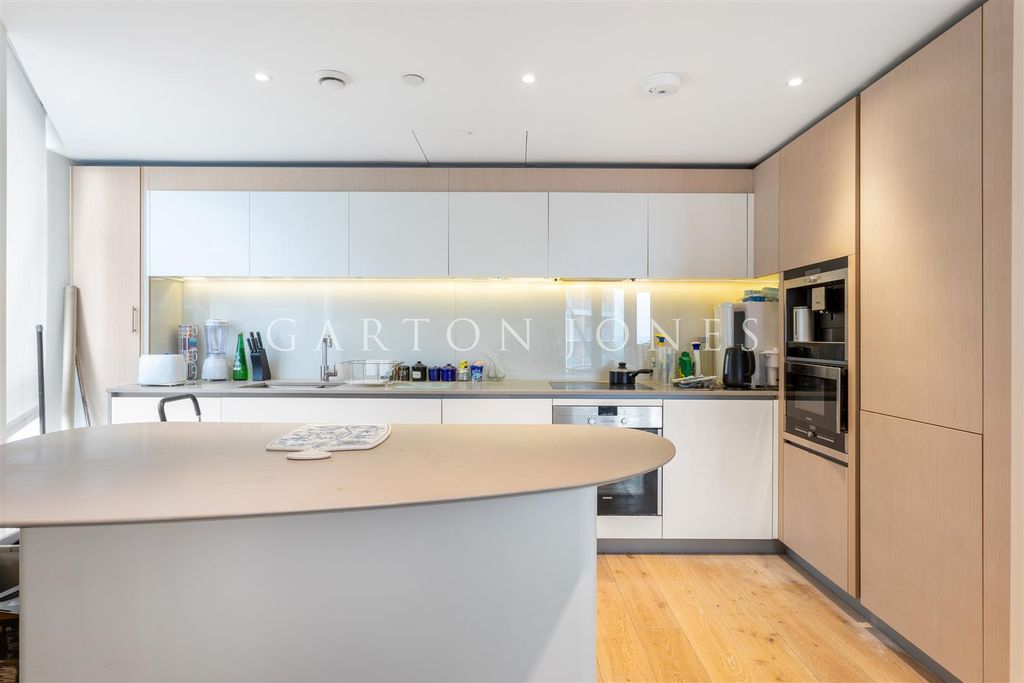 Property photo 3 of 18 Kitcehn