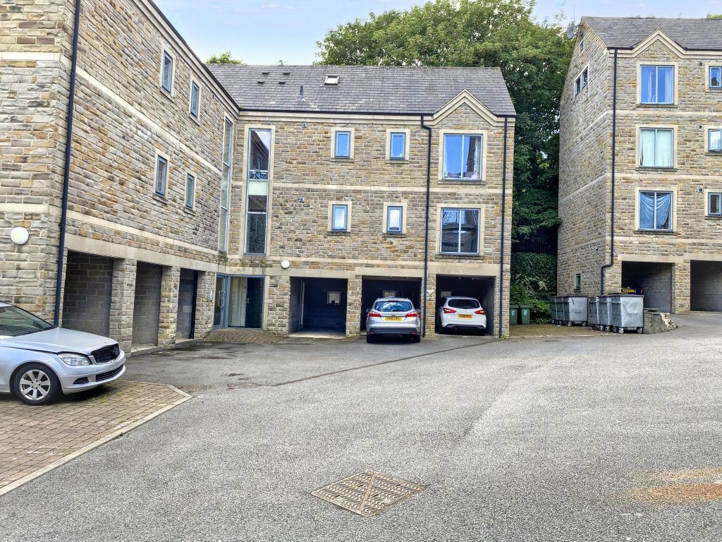 Property photo 3 of 12