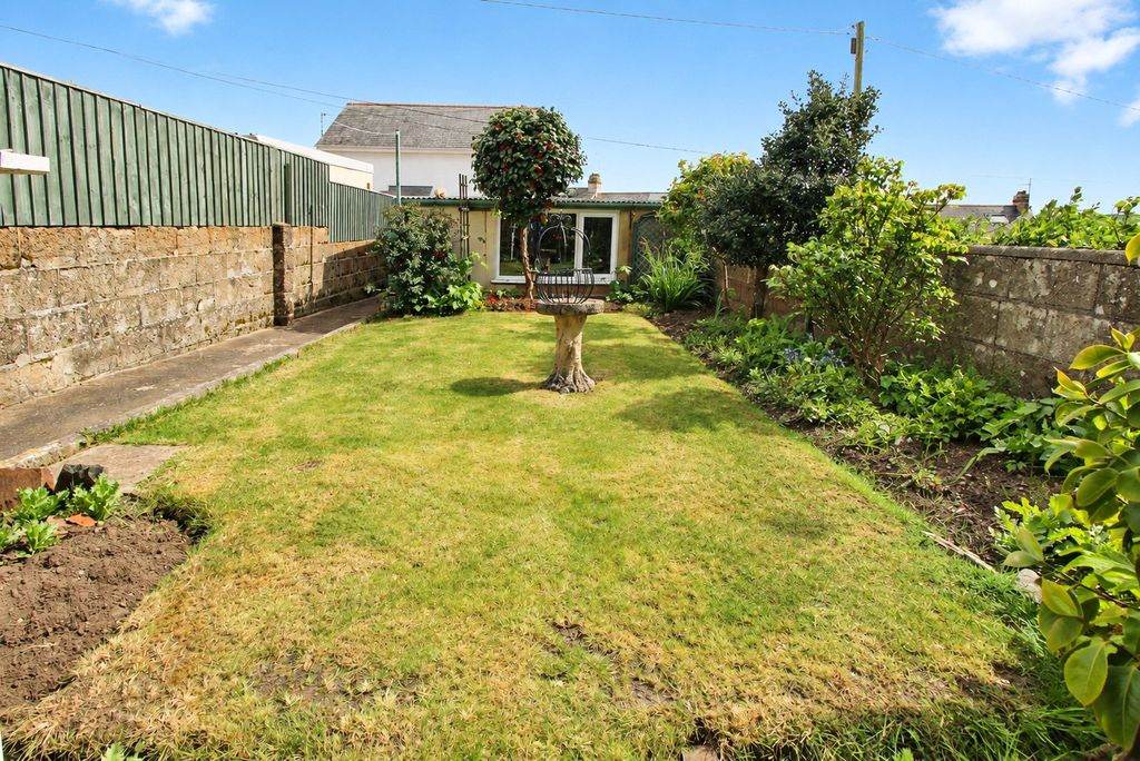 Property photo 2 of 14 Picture No. 27