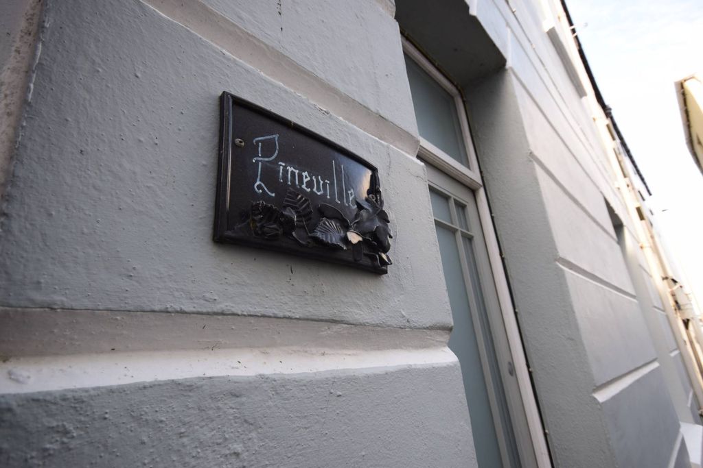 Property photo 1 of 12