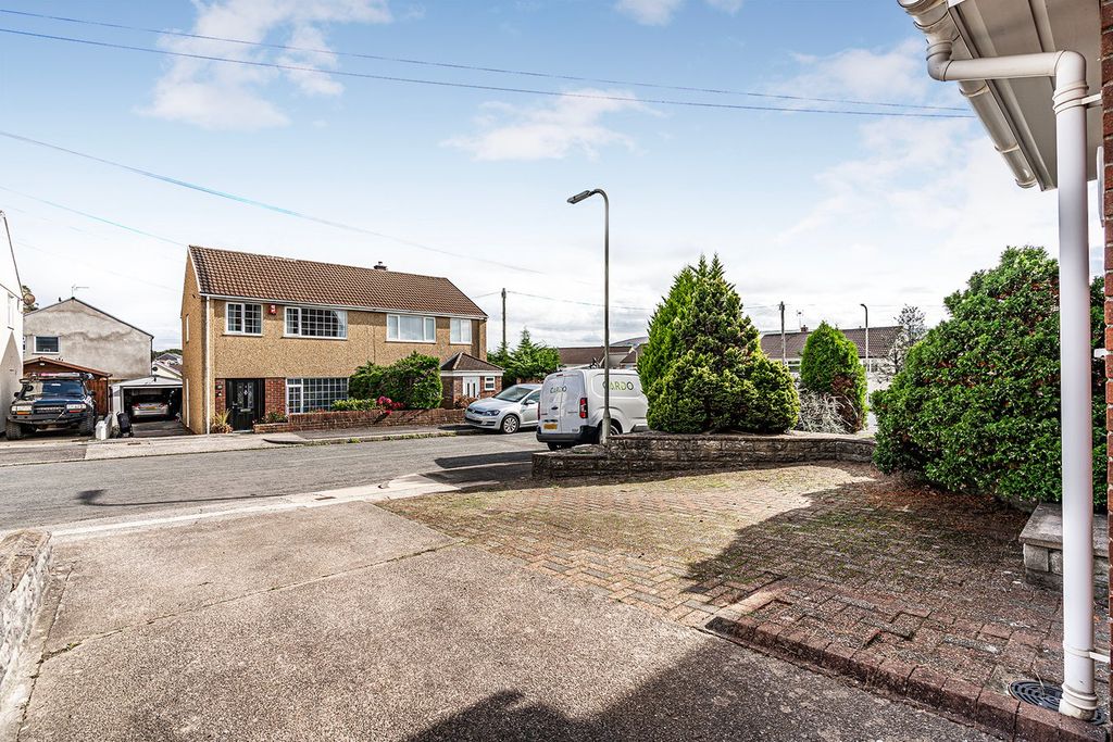 Property photo 2 of 30