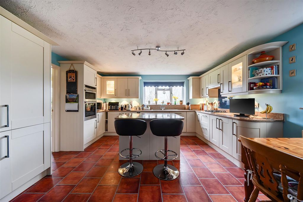 Property photo 2 of 29 Kitchen