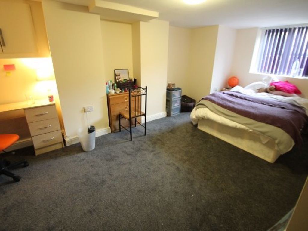 Property photo 1 of 14 Spacious And Well-Maintained Bedroom Featuring A d...