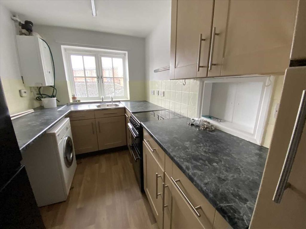 Property photo 3 of 6 Kitchen