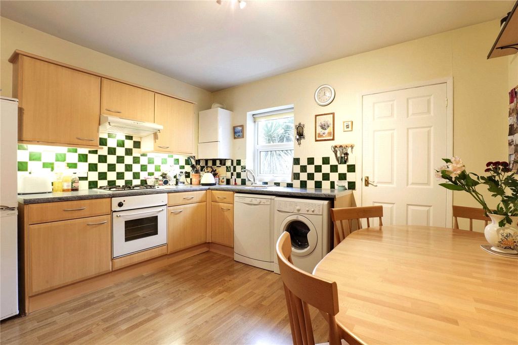 Property photo 3 of 7 Kitchen