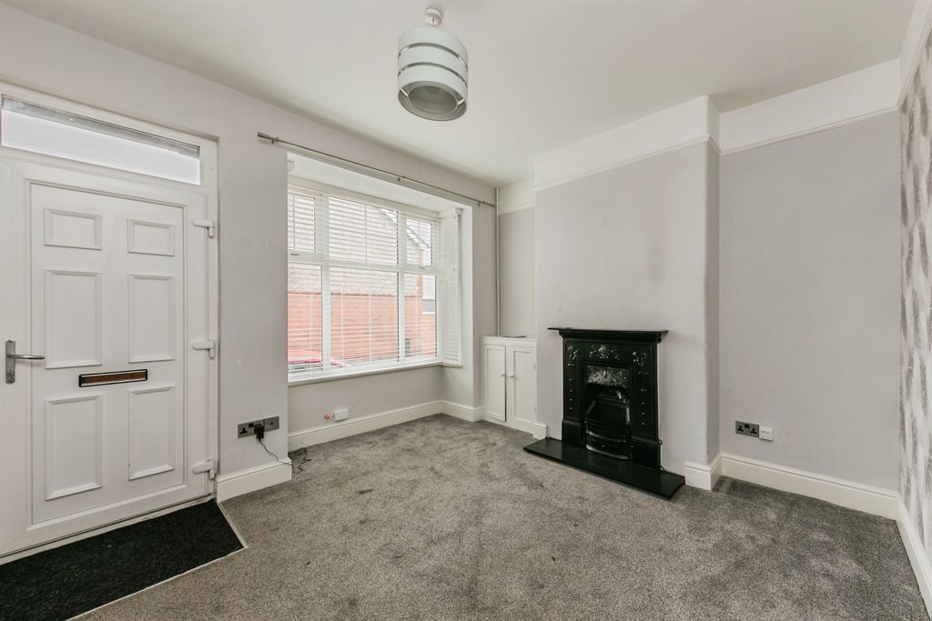 Property photo 2 of 14 Lounge:
