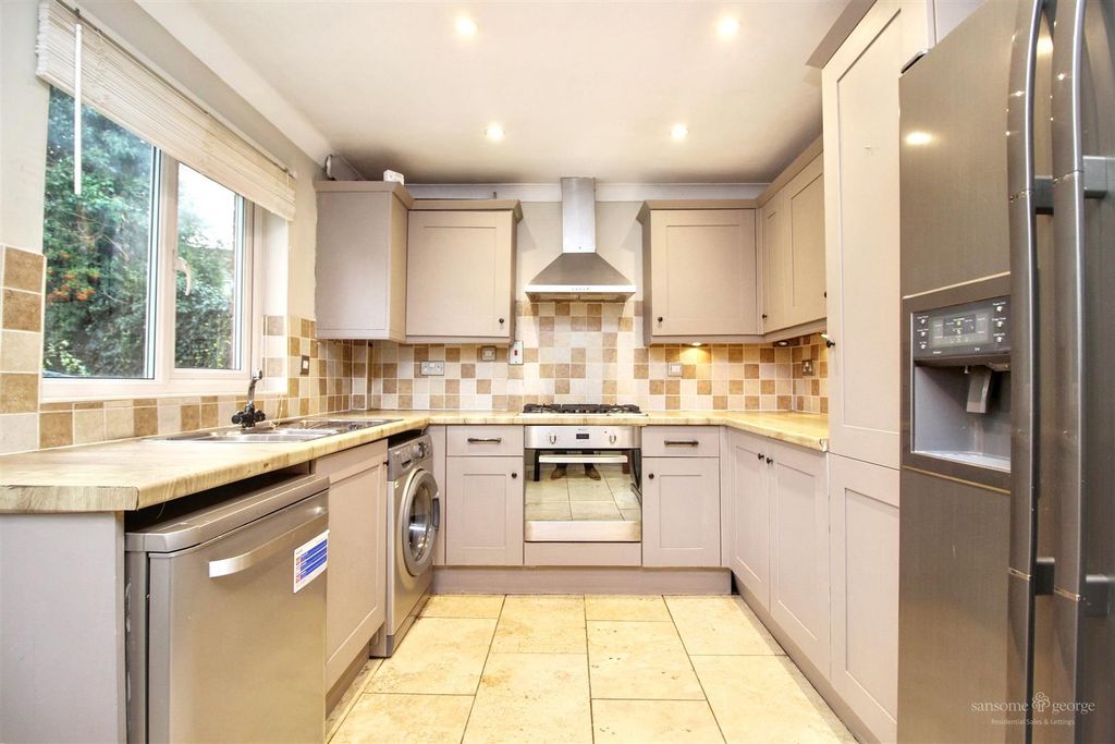 Property photo 2 of 21 Kitchen