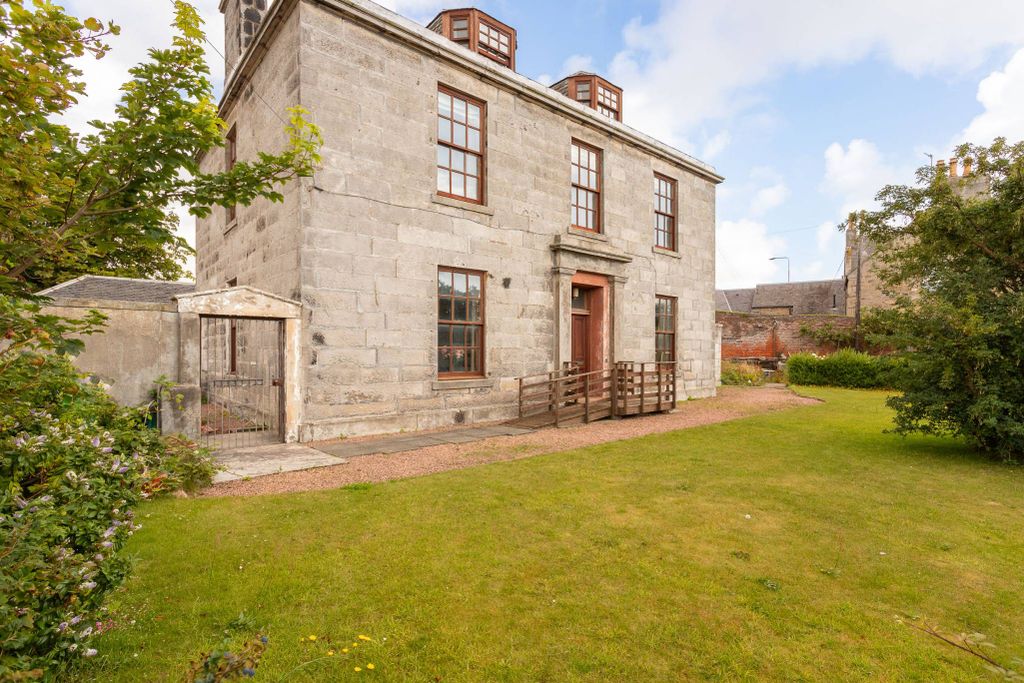 Property photo 1 of 27