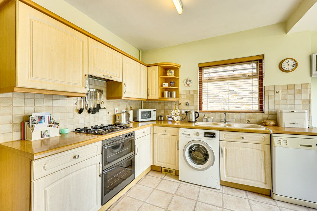 Property photo 3 of 29