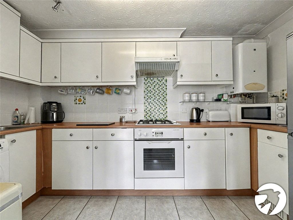 Property photo 3 of 6 Kitchen