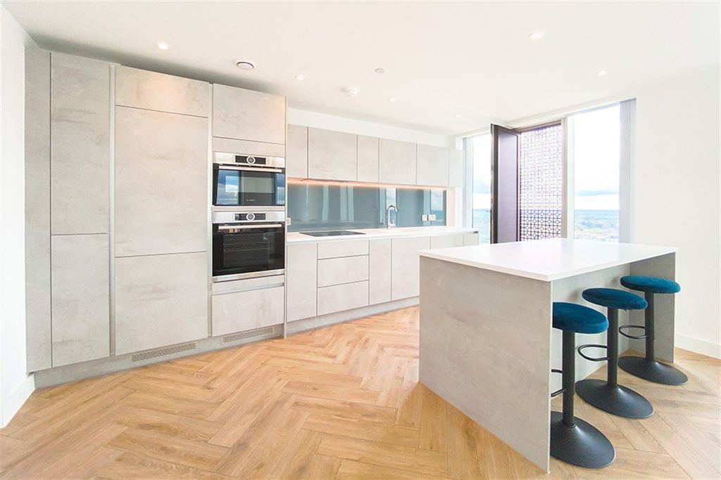 Property photo 2 of 18 (Main)