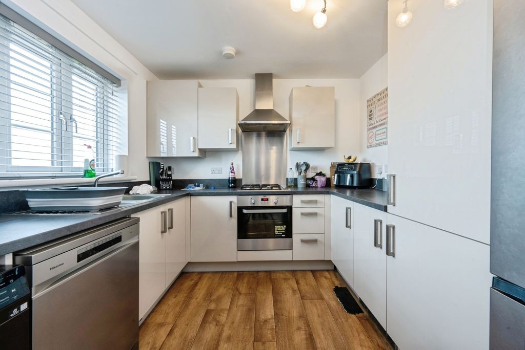 Property photo 3 of 16 Kitchen