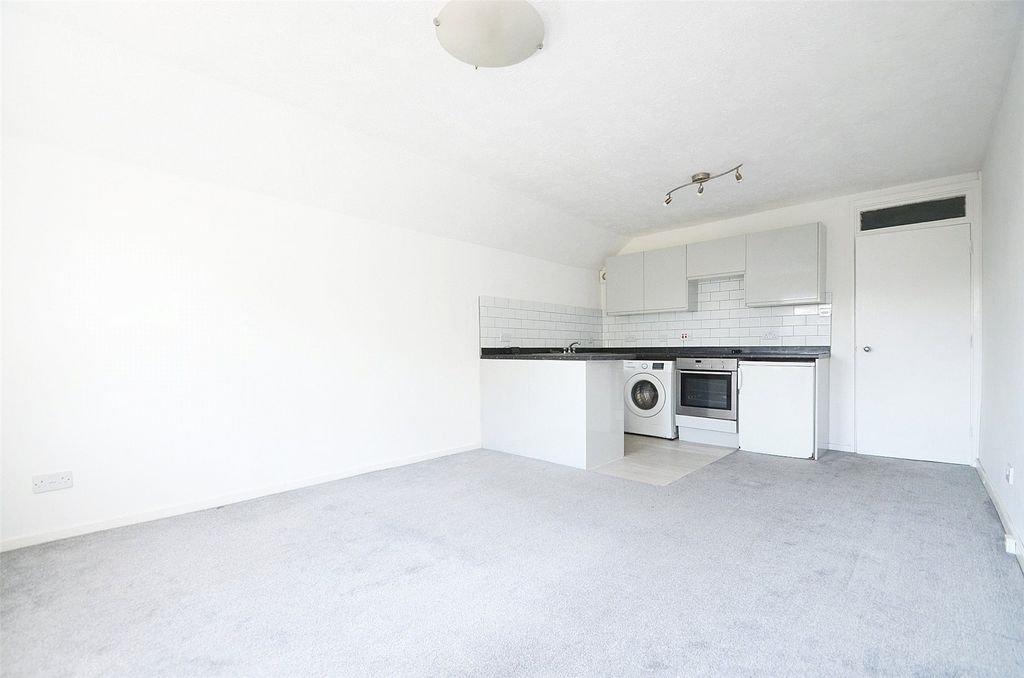 Property photo 2 of 7 Picture No. 14