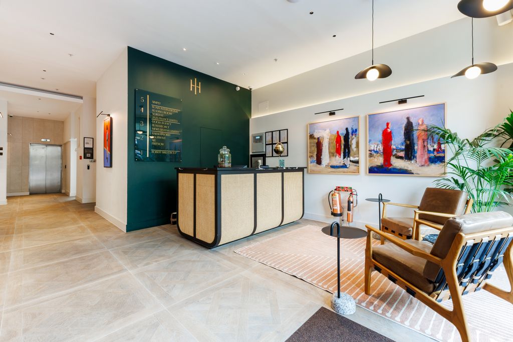 Property photo 3 of 23