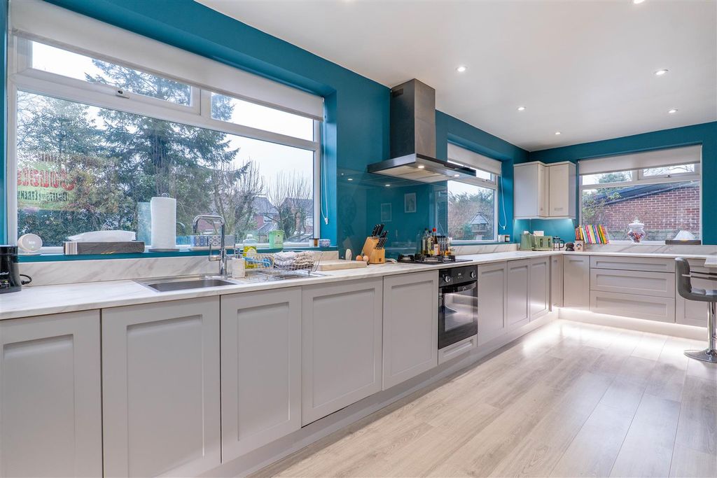 Property photo 3 of 31 Kitchen/Dining Room
