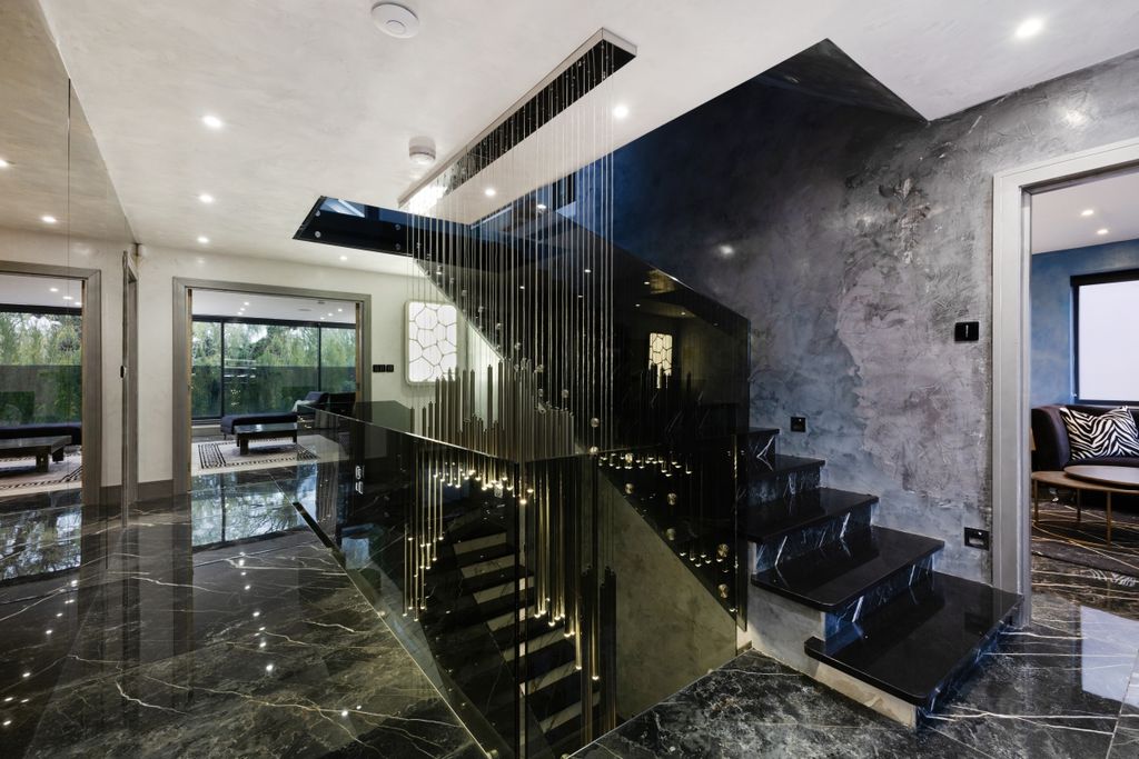 Additional image 21 of 5 bed detached house to rentWaggon Road, Barnet EN4