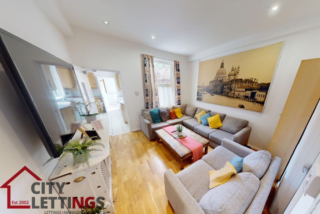 Property photo 2 of 25