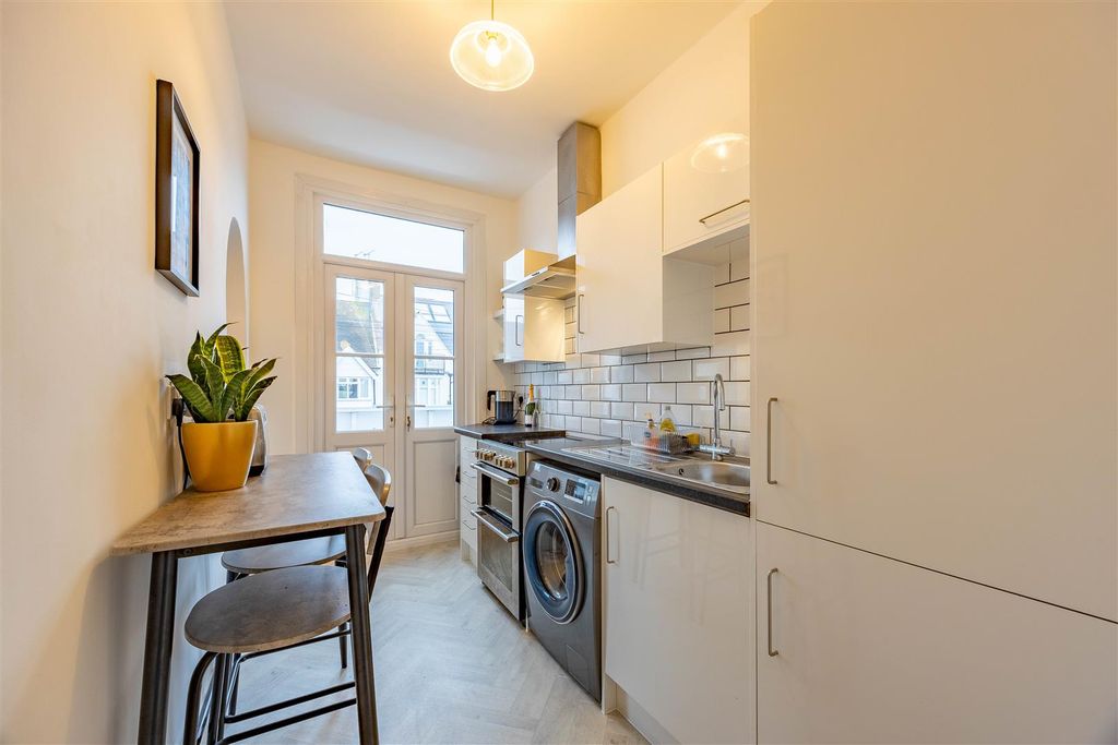 Property photo 3 of 20 Kitchen