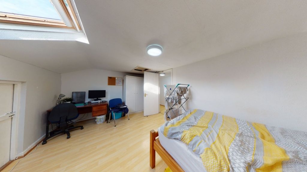 Property photo 3 of 15 Bright And Tidy Single Bedroom Featuring A Comfort...