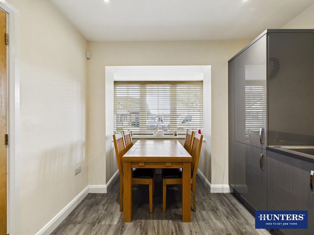 Property photo 3 of 16 Kitchen