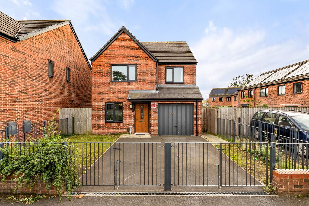 Property photo 1 of 32