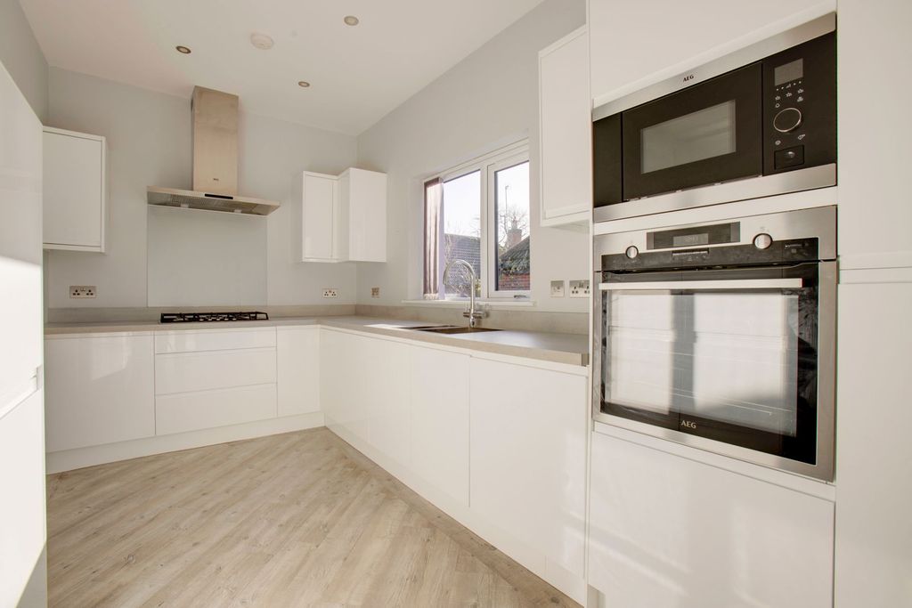 Property photo 3 of 22