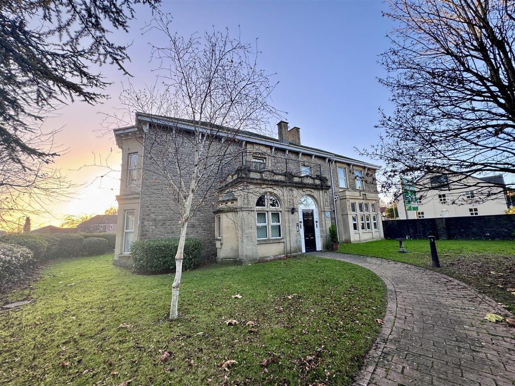 Property photo 1 of 22 External View