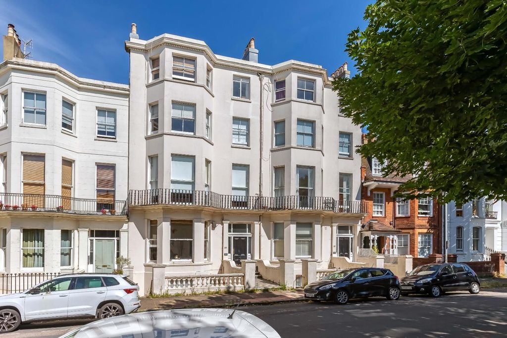 Property photo 1 of 11 Compton Court_10.Jpg