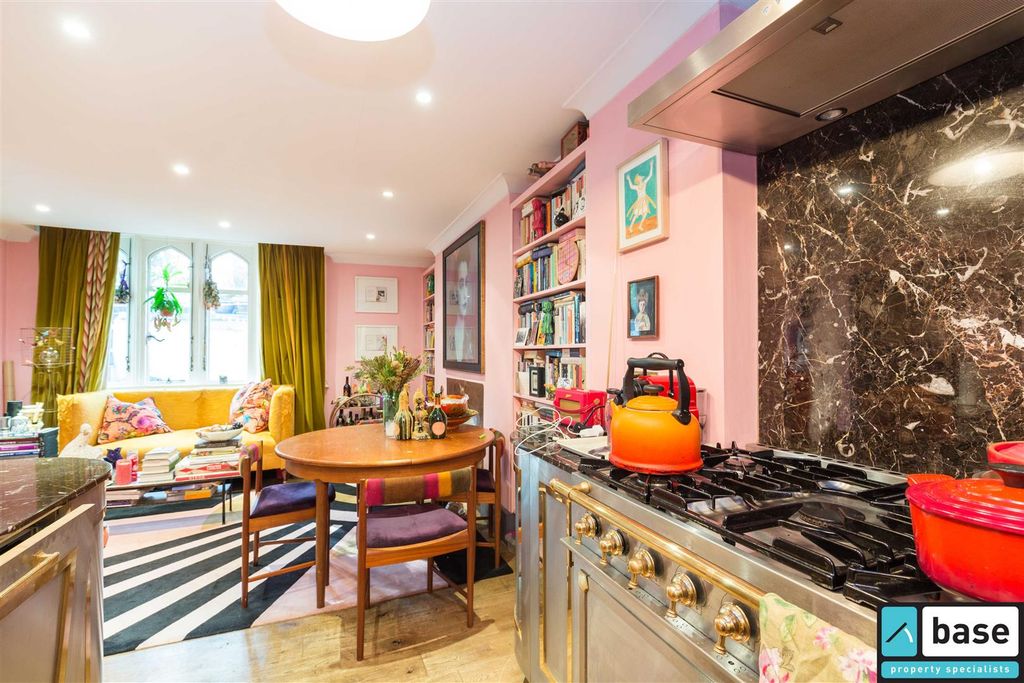 Property photo 3 of 10 Kitchen To Reception