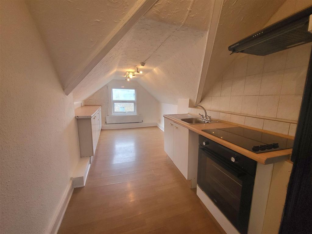 Property photo 3 of 8 Kitchen