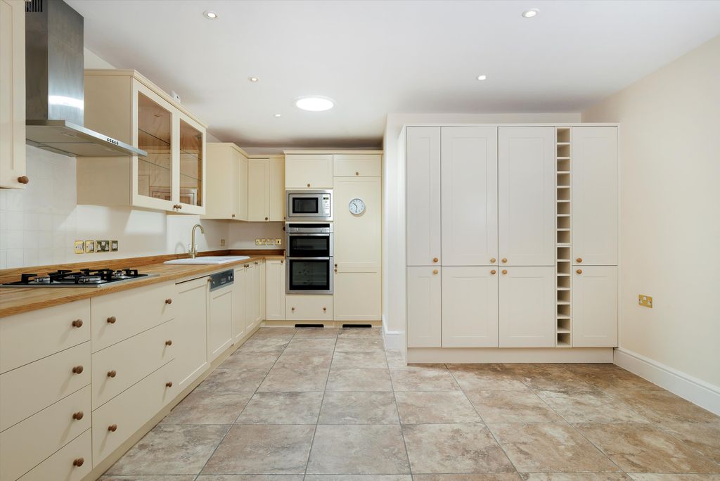 Property photo 3 of 17 Image