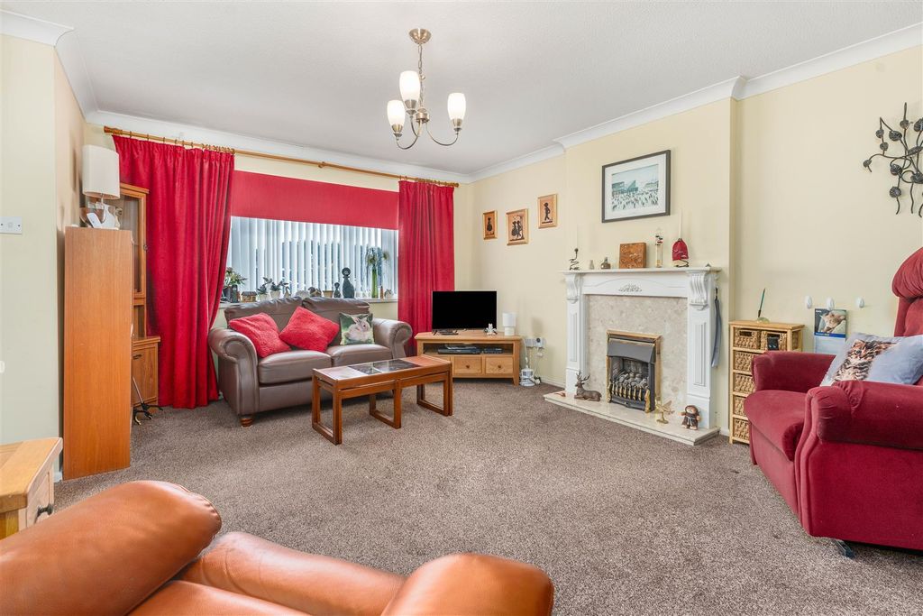 Property photo 2 of 16 1 Poplar Close, Banbury-4.Jpg