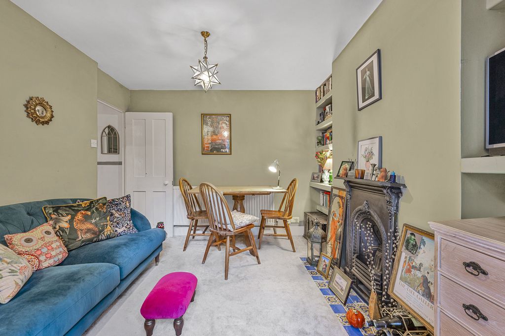 Property photo 3 of 11