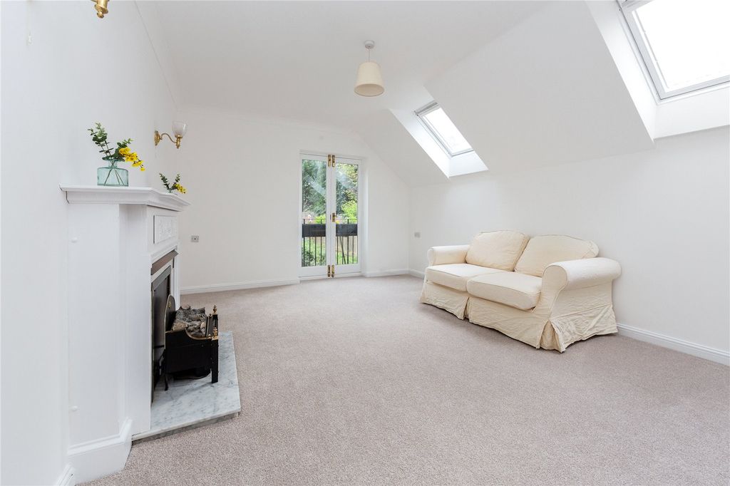 Property photo 2 of 14 Picture No. 16