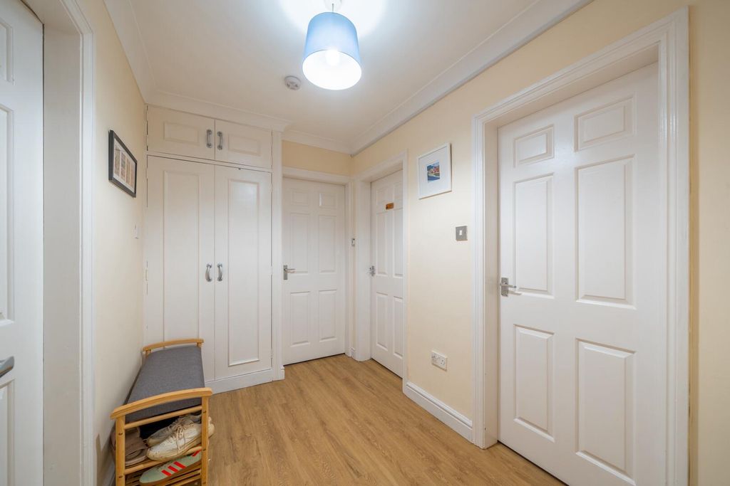 Property photo 2 of 14 Hallway