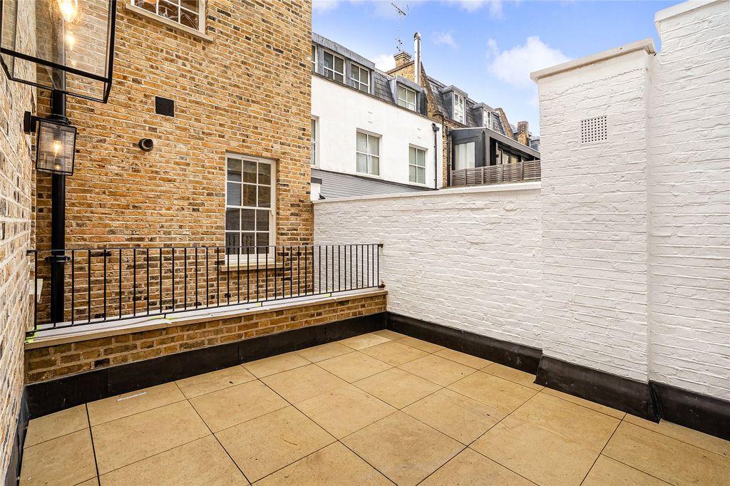 Property photo 3 of 16 Terrace