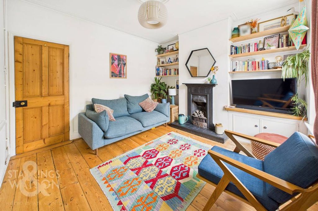 Property photo 2 of 17