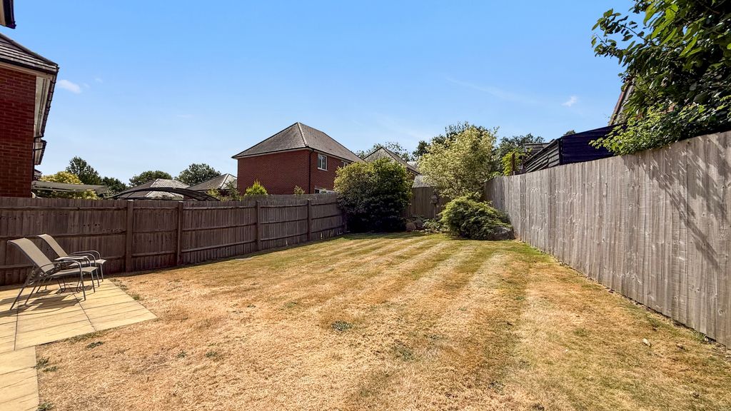 Property photo 2 of 18 Garden