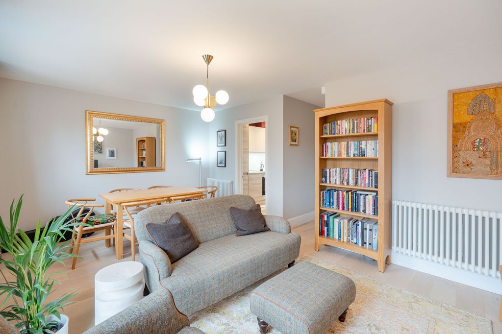 Property photo 3 of 13 Reception