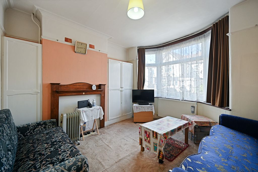 Property photo 2 of 11 10