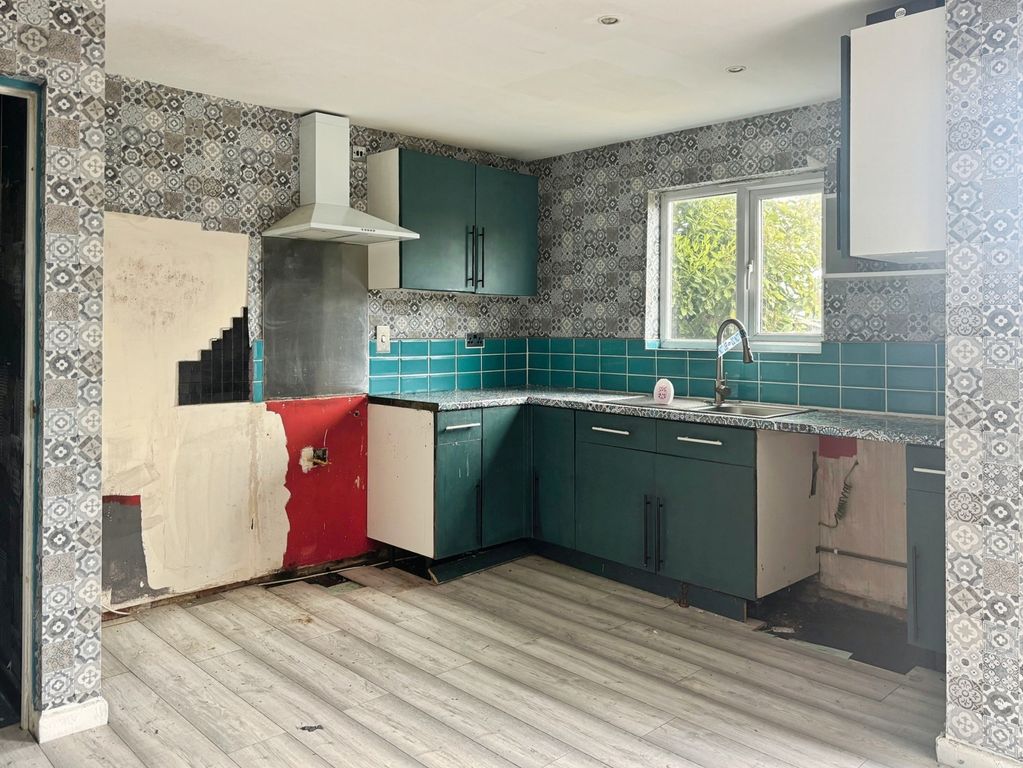 Property photo 2 of 8 Breakfast Kitchen