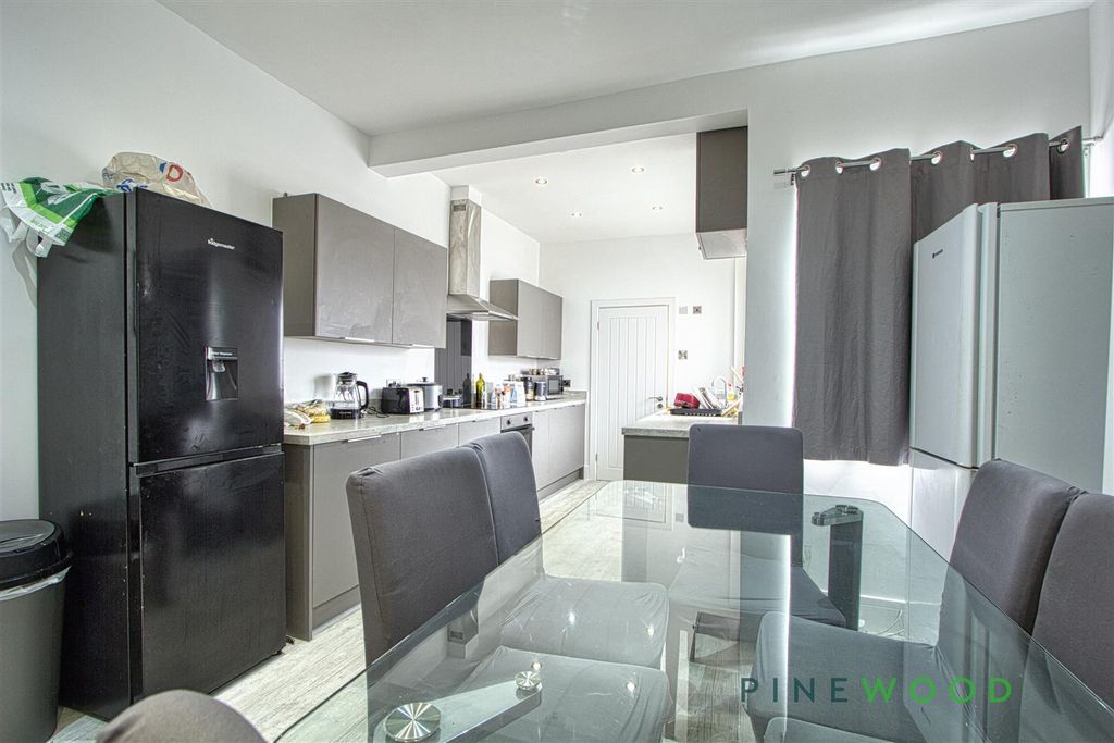 Property photo 3 of 10 Kitchen / Diner