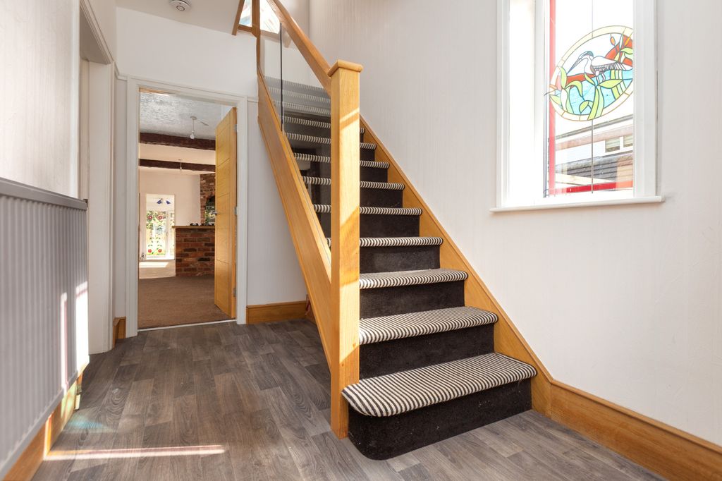 Property photo 2 of 27