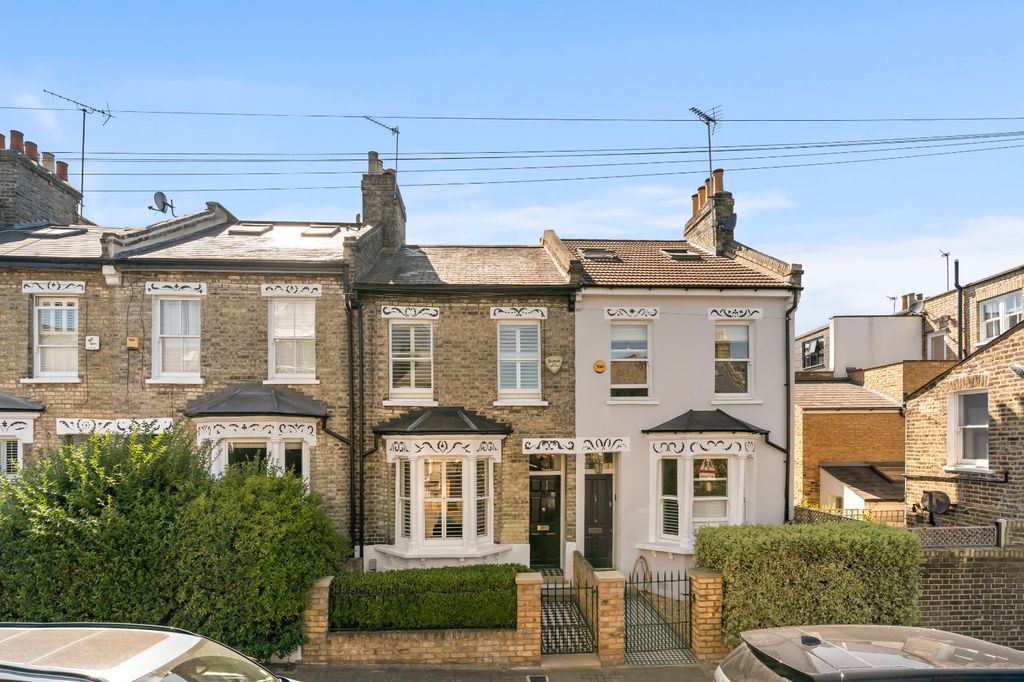 Property photo 1 of 11 Fullerton Road
