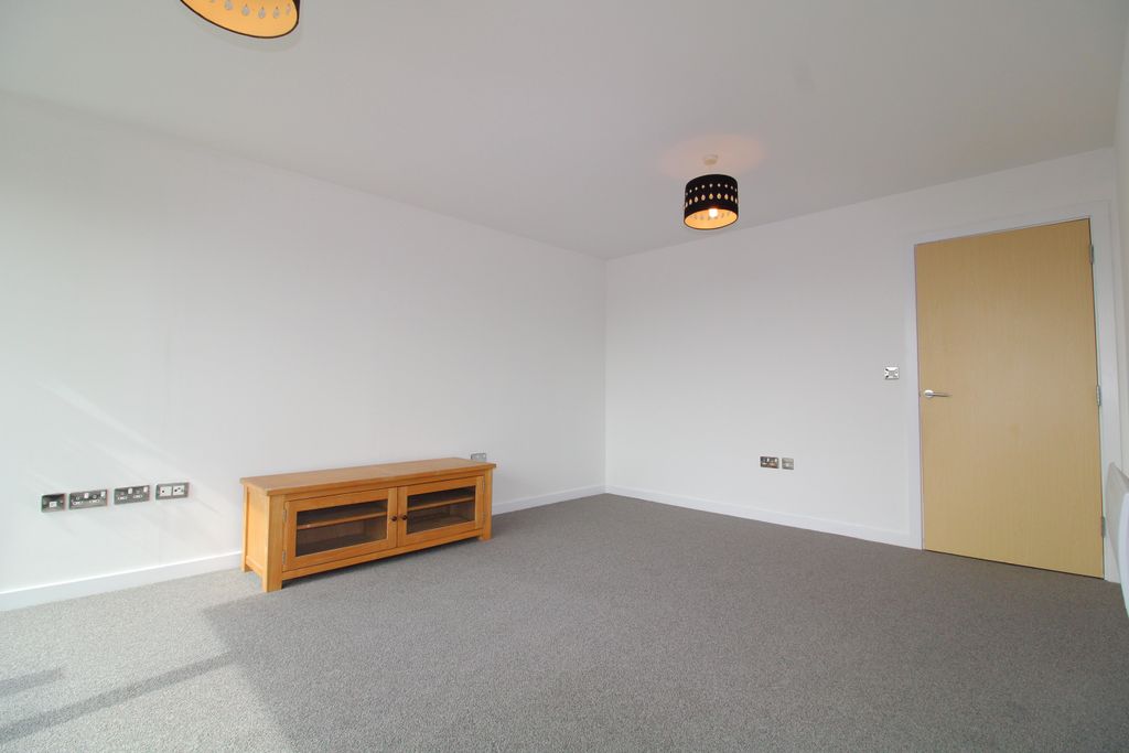Property photo 3 of 11 Living Room