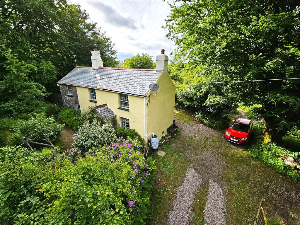 Property photo 1 of 26 House, Driveway.Jpg