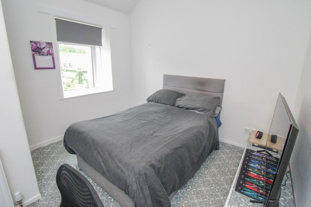 Property photo 3 of 16 Bedroom One.Jpg